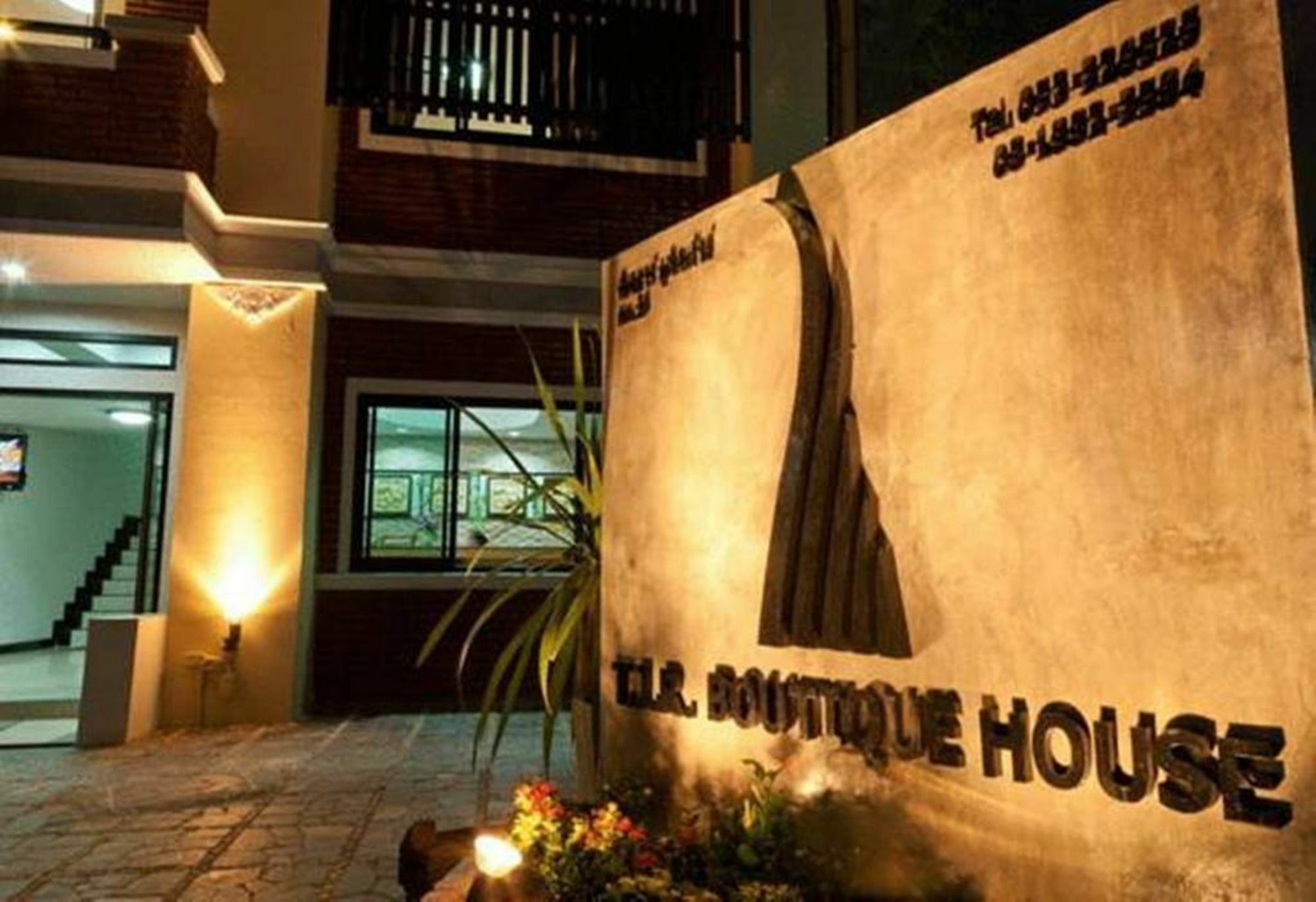Spring@Tapae Hotel Chiang Mai Exterior foto