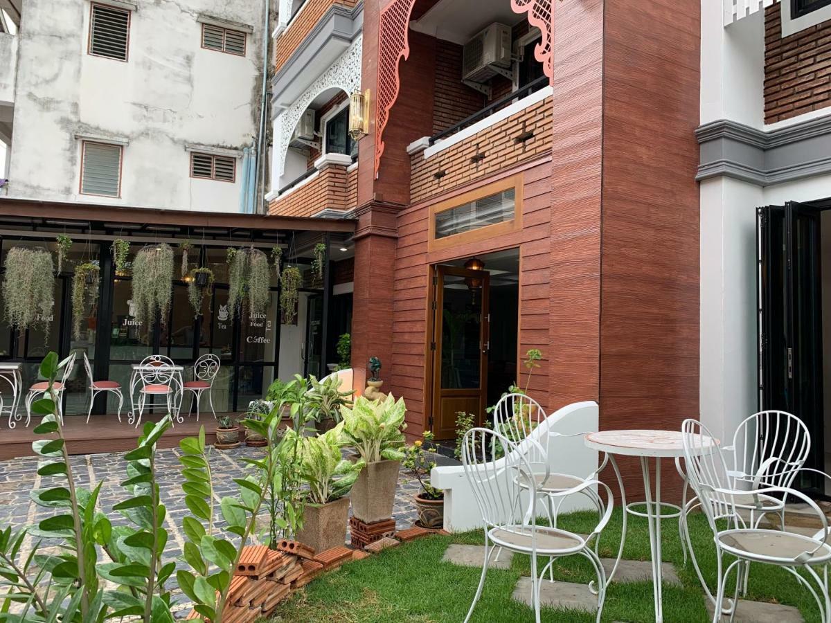 Spring@Tapae Hotel Chiang Mai Exterior foto