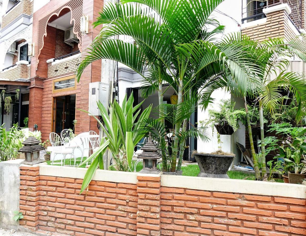 Spring@Tapae Hotel Chiang Mai Exterior foto