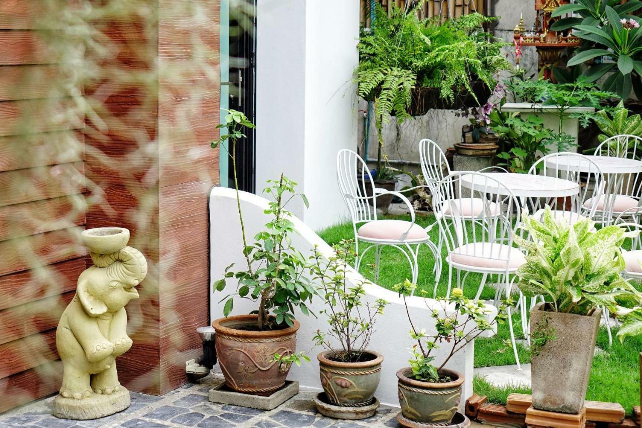 Spring@Tapae Hotel Chiang Mai Exterior foto