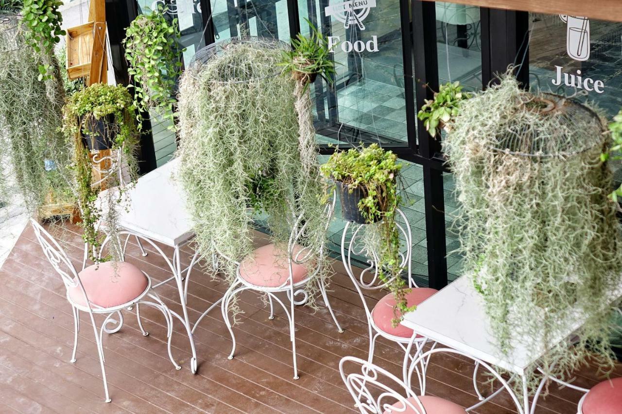 Spring@Tapae Hotel Chiang Mai Exterior foto